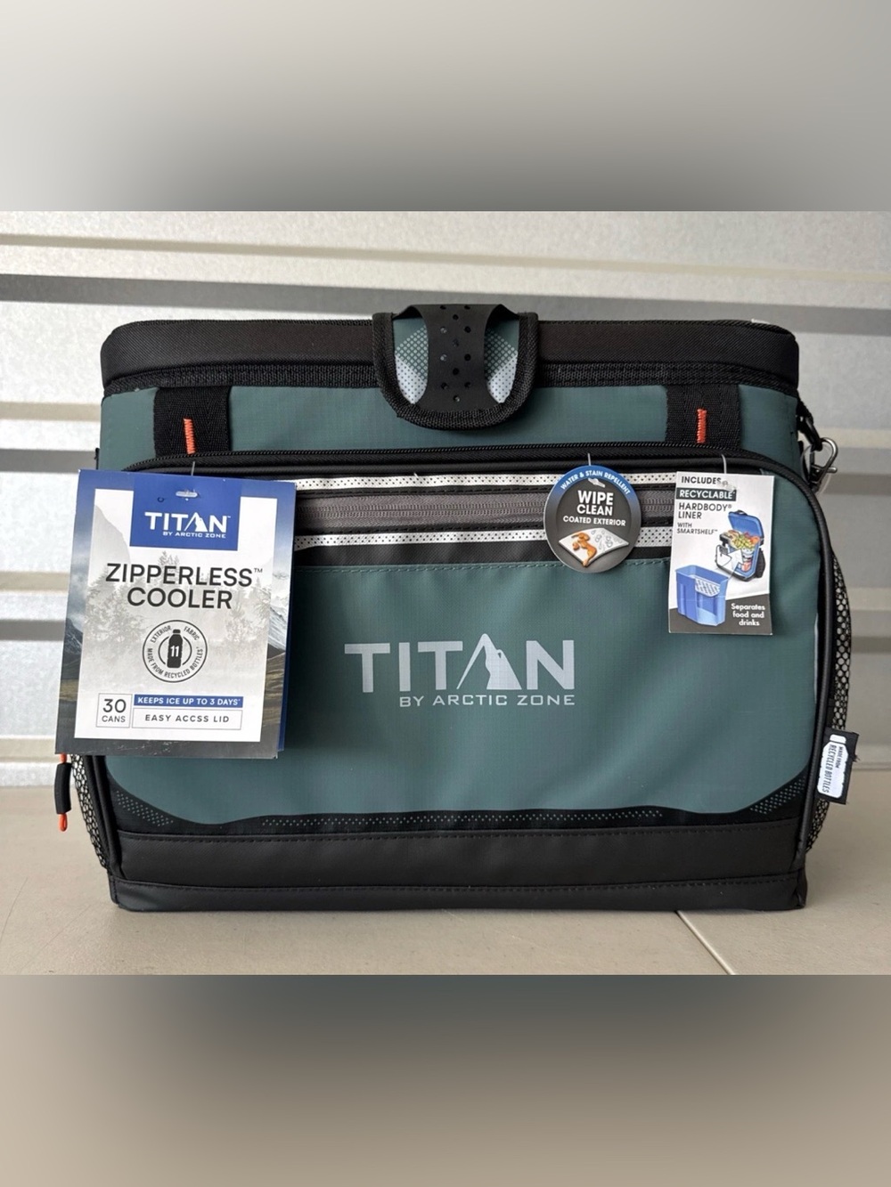 Titan Ice Cream by Arctic Zone 30 Cans Without Zipper Rigid Lining 3 Days Cold - Picture 3 of 9